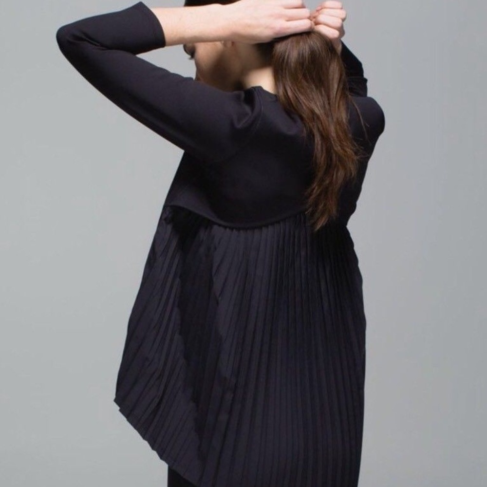 Lululemon Pleat On Long Sleeve Black Size 6 RARE